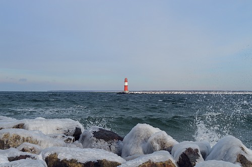 Warnemünde
red lighthouse, waves crashing with the stones covered with ice 
Sea/Ocean, Coastal Landscape
Cristina Nazzari, EUCC-D